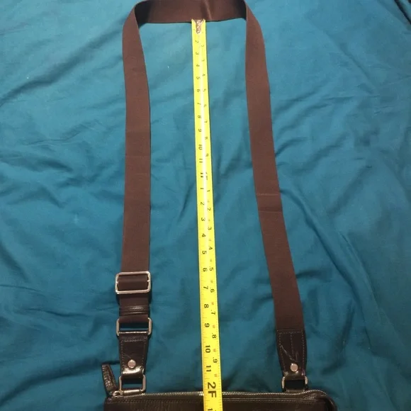 Trade/offer? - TUMI crossbody/shoulder bag. Unisex GUC - Picture 14 of 14